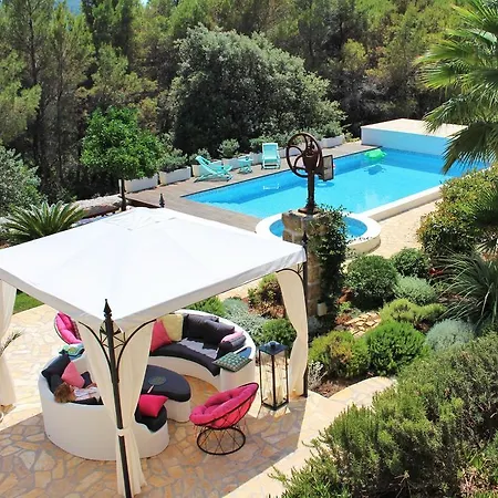 Dojmi Villa *