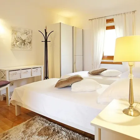 Dojmi Villa